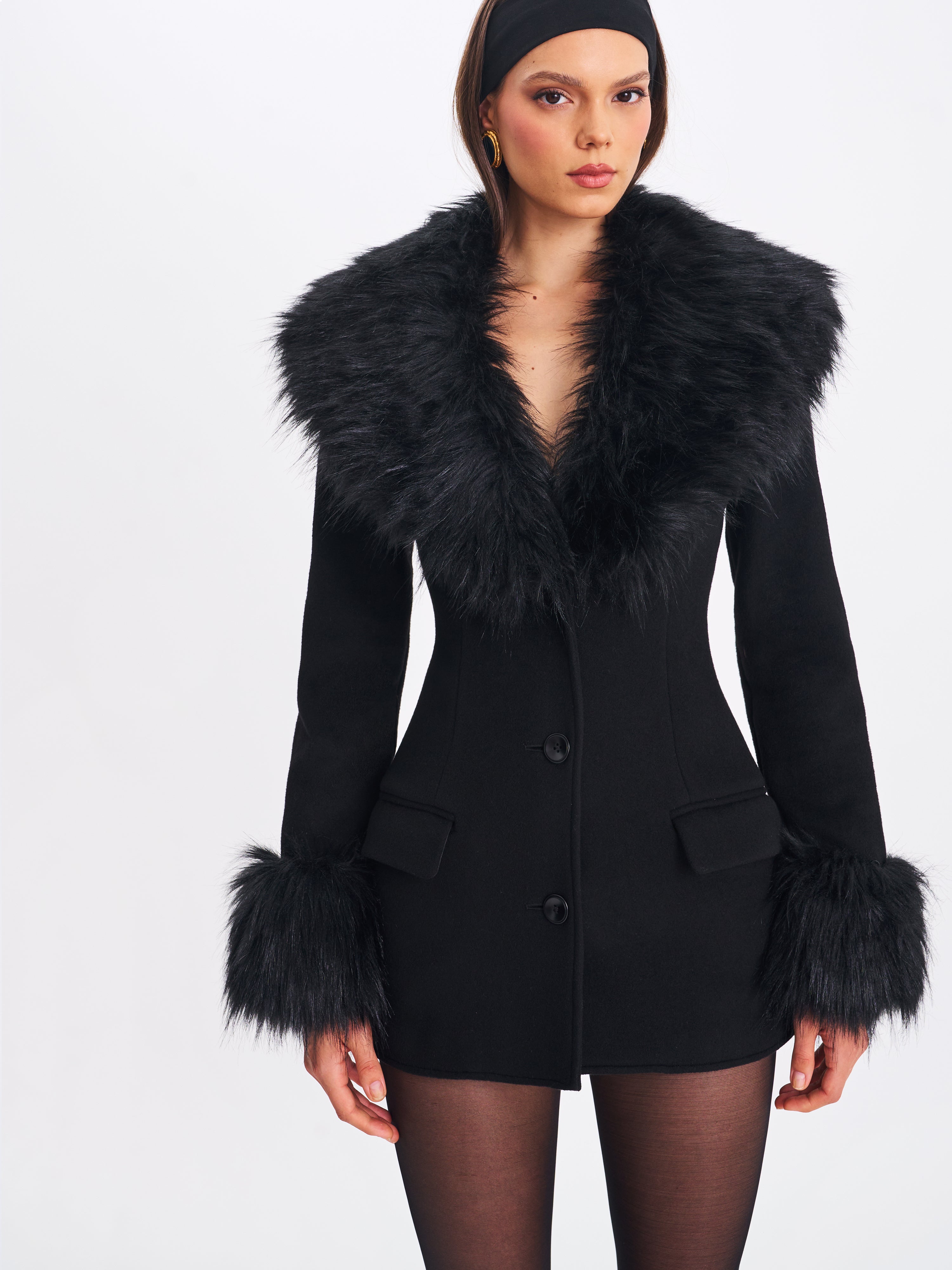 【美品】On Weather Jacket レディースXS ブラック/ペブル Hailee Black Single Breasted Wool Blend Mini Coat with Removable Fur L