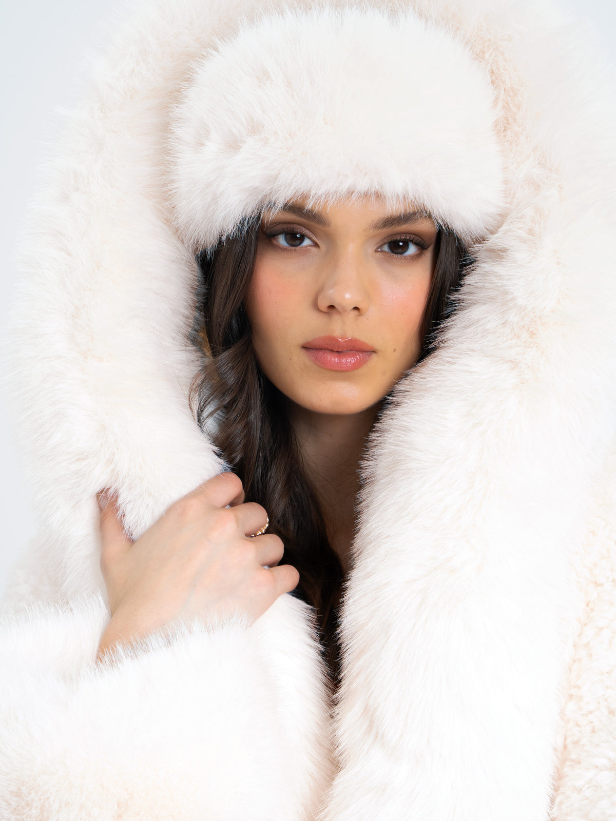 Milky fur hat vegan Miss Circle White Wrap Around Vegan Fur Hat main image 2