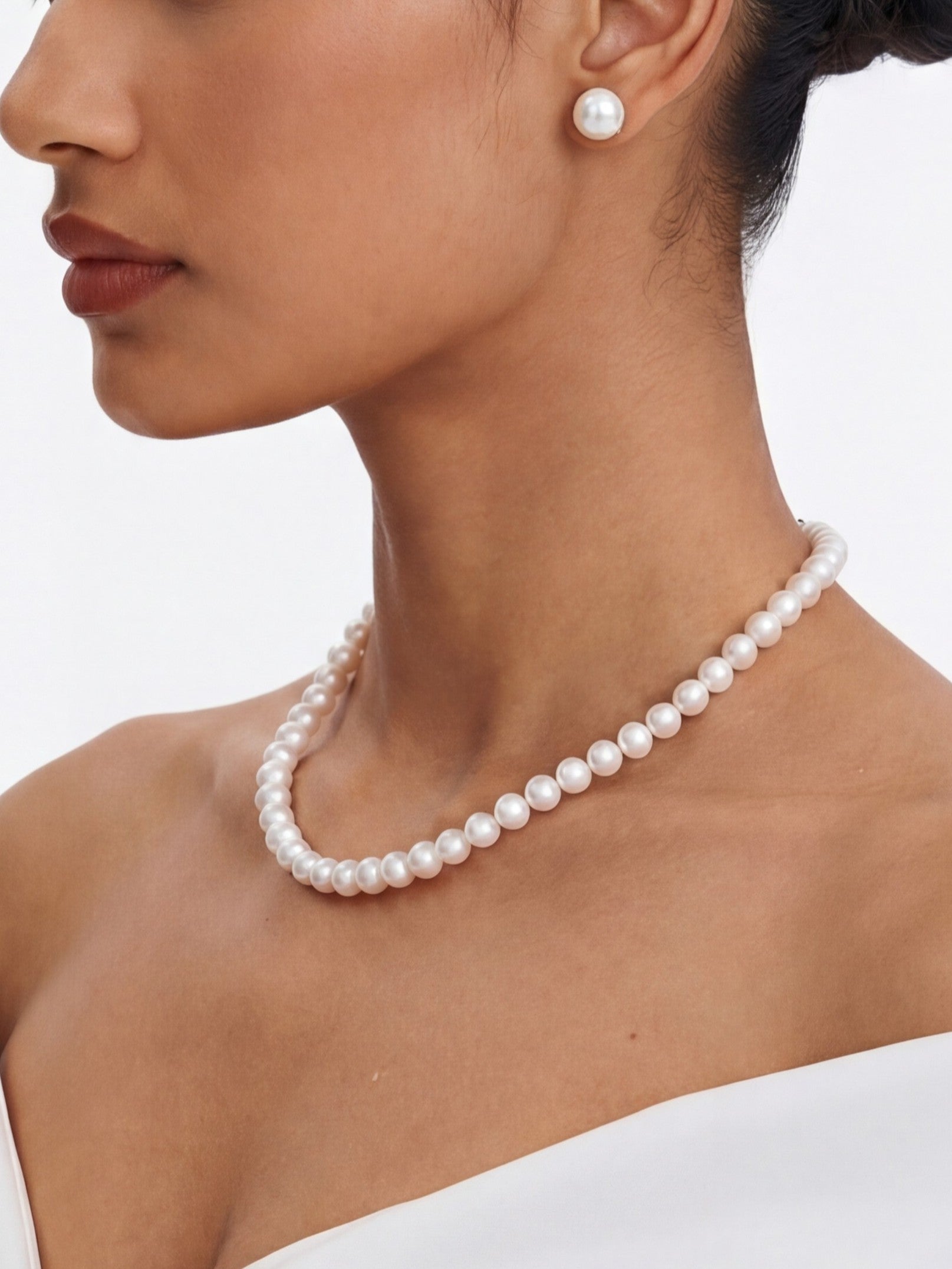 Miss Circle Freshwater Pearl White Gold Vermeil Studs